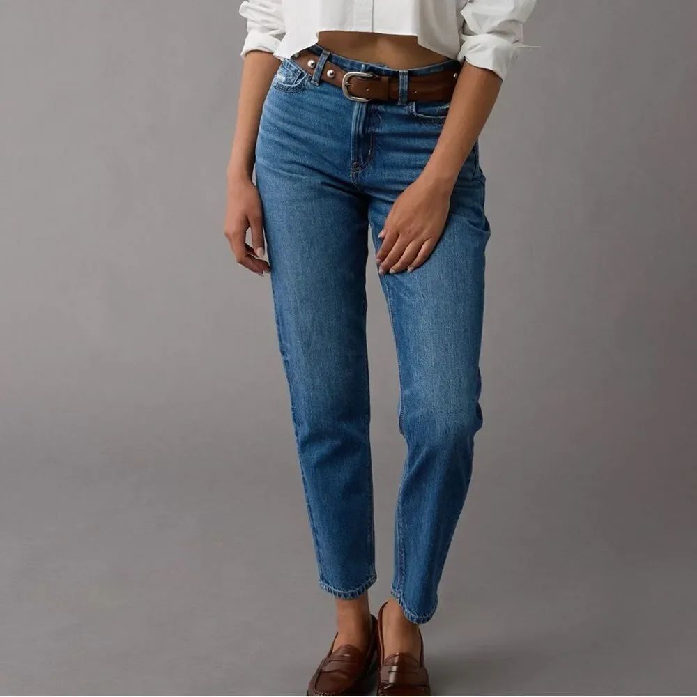 AE 2L Tinted Medium Wash Blue Stretch Mom Jean